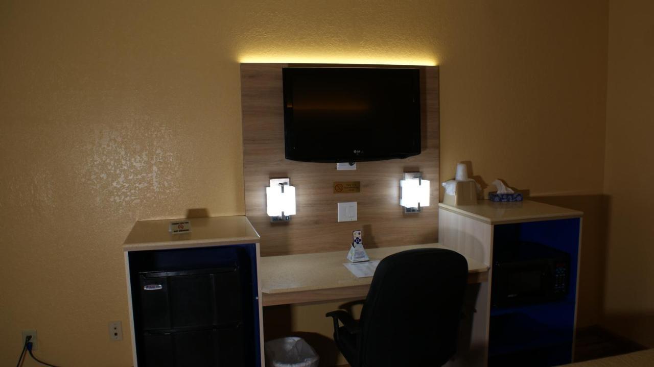 Home Town Inn & Suites Crestview Kültér fotó