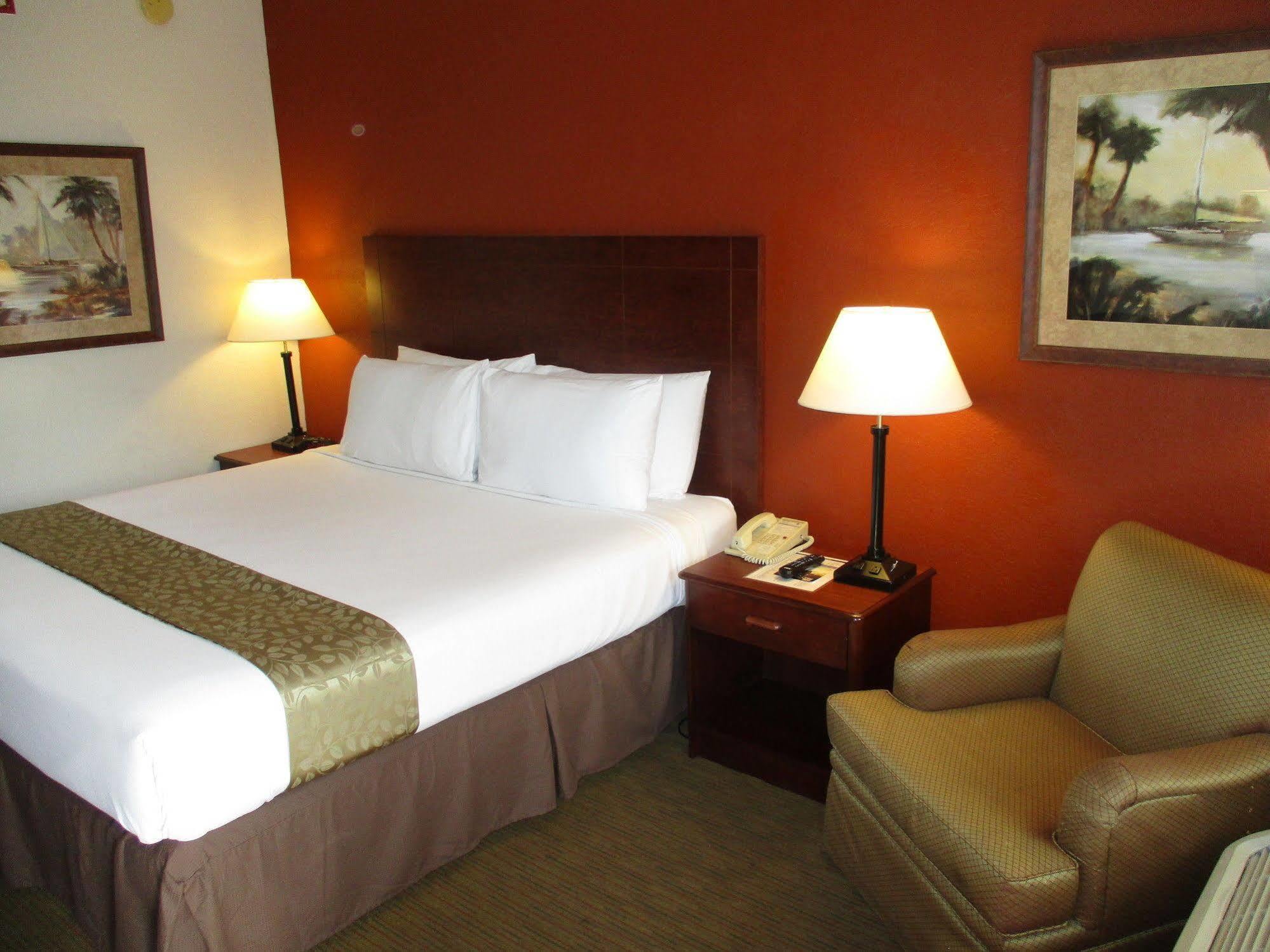 Home Town Inn & Suites Crestview Kültér fotó